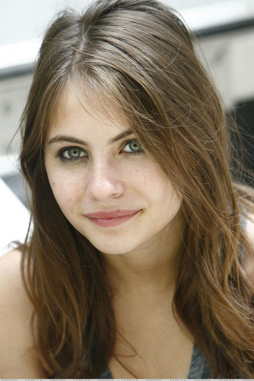 Actress Willa Holland Best Pictures