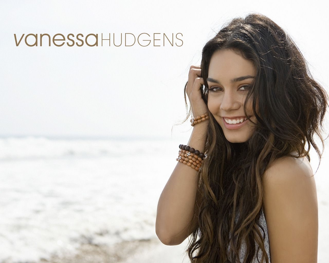 Pretty Actress Vanessa Hudgens High Quality Images