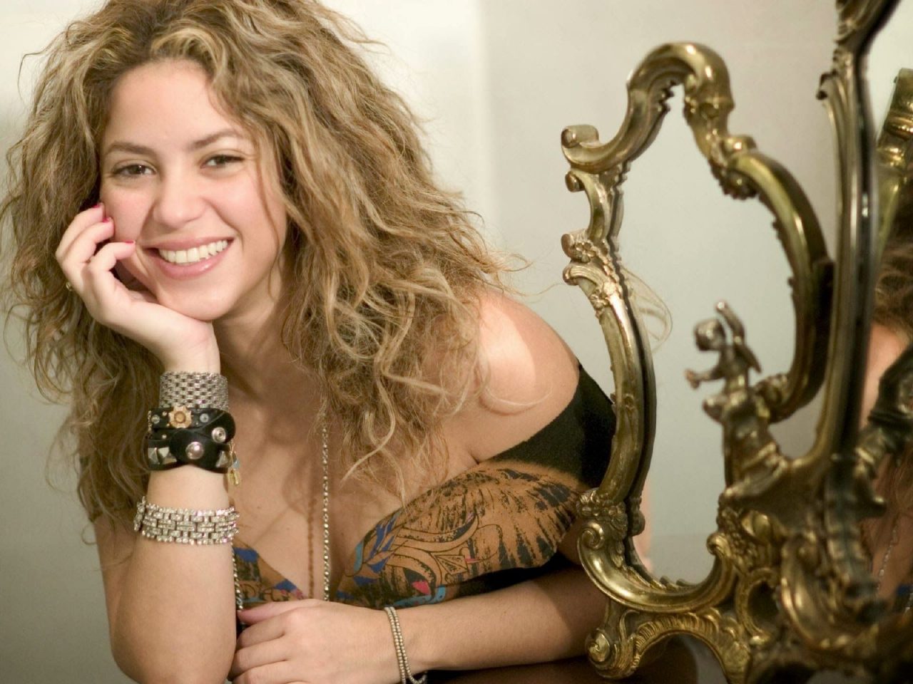 Shakira Best Smiling Latest Images