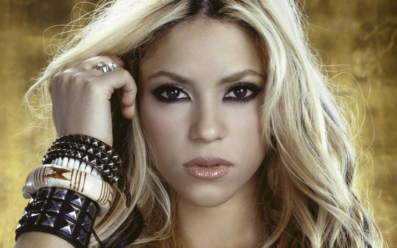 Shakira Hot Pics
