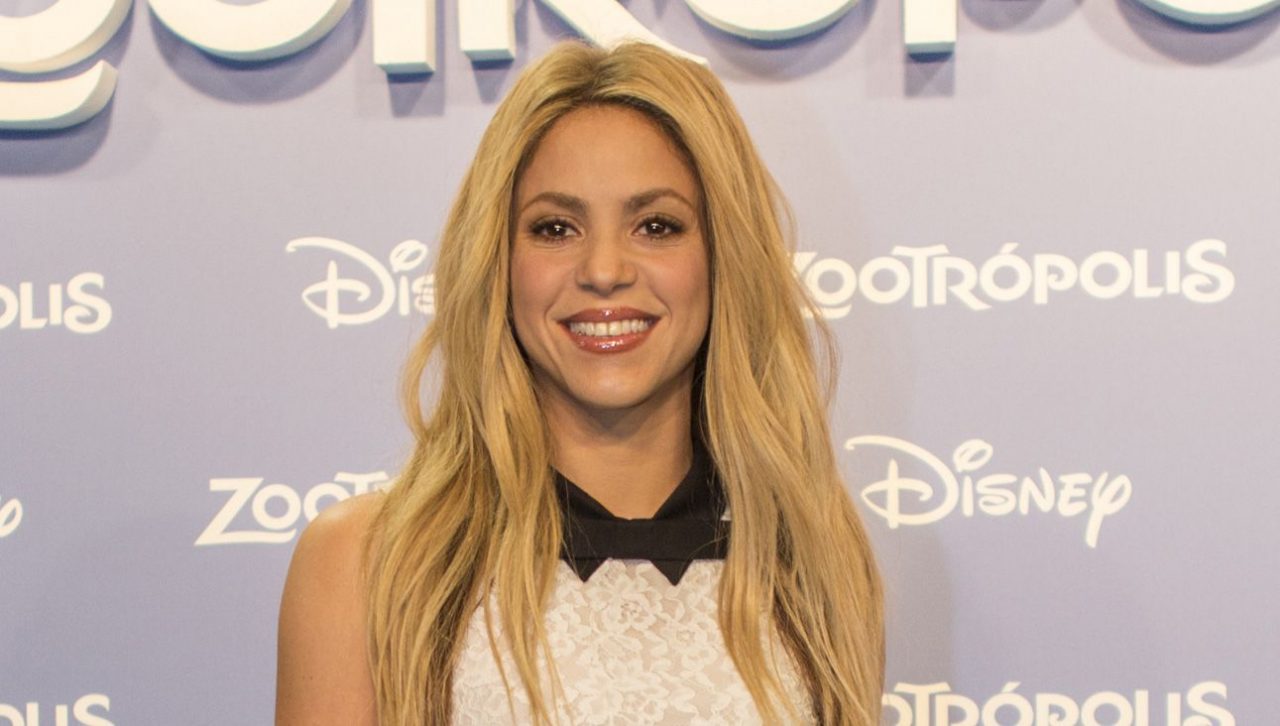 Sweet Smiling Shakira Photo Stills
