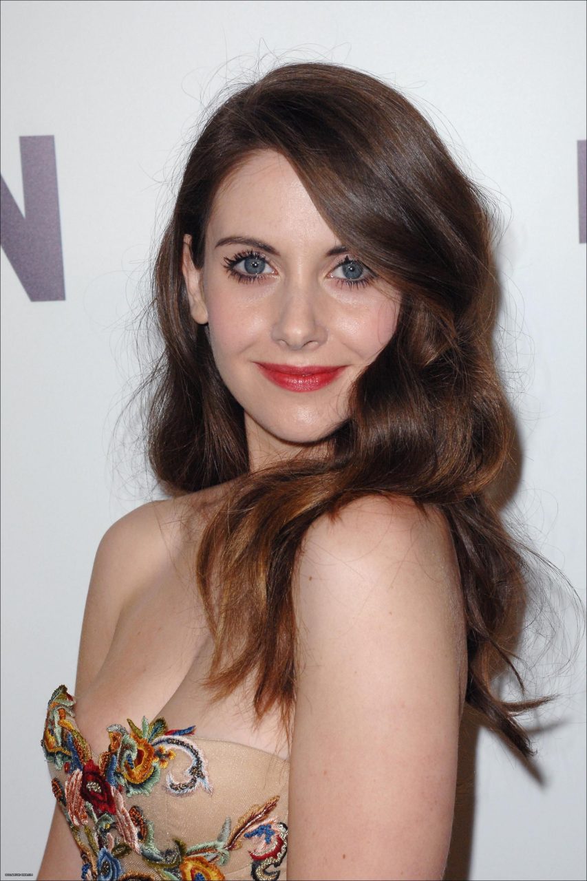 Alison Brie Glamorous Photos