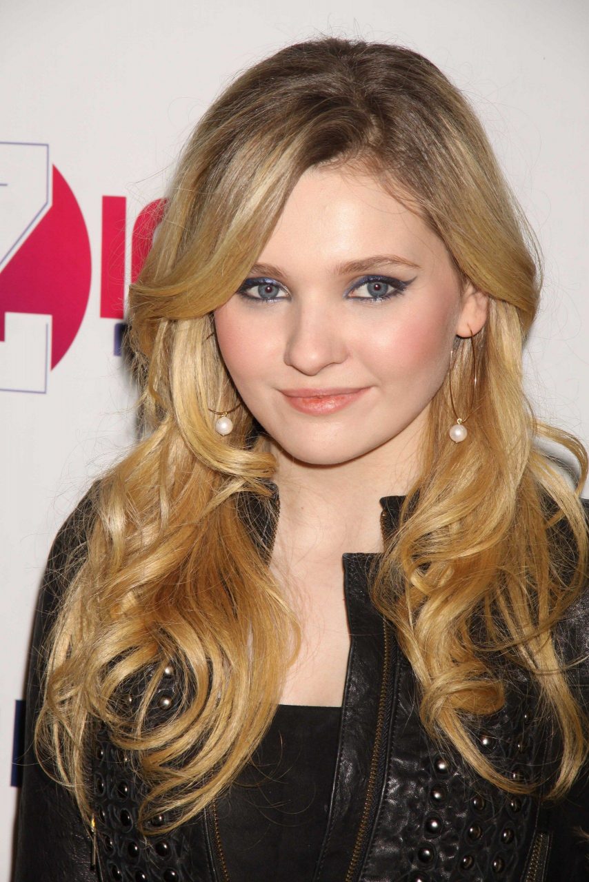 Beautiful Hollywood Actress Abigail Breslin