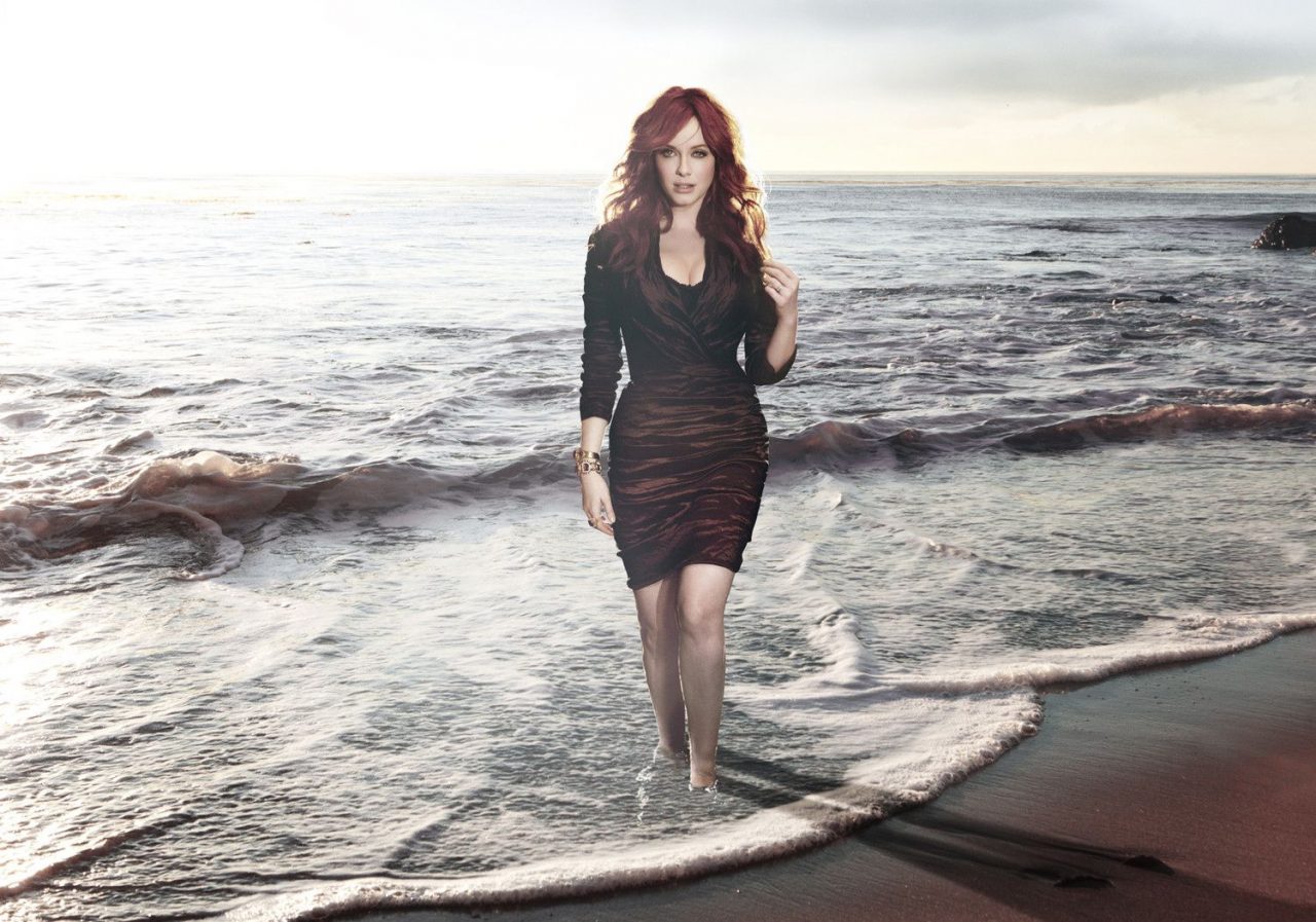 Christina Hendricks Hot Beach Photoshoot Image