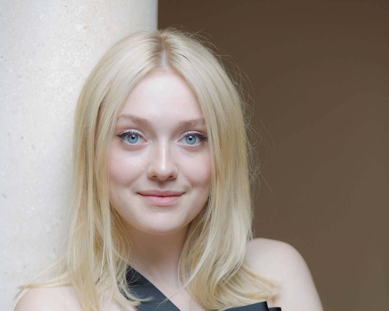 Cute Pics Of Actress Dakota Fanning