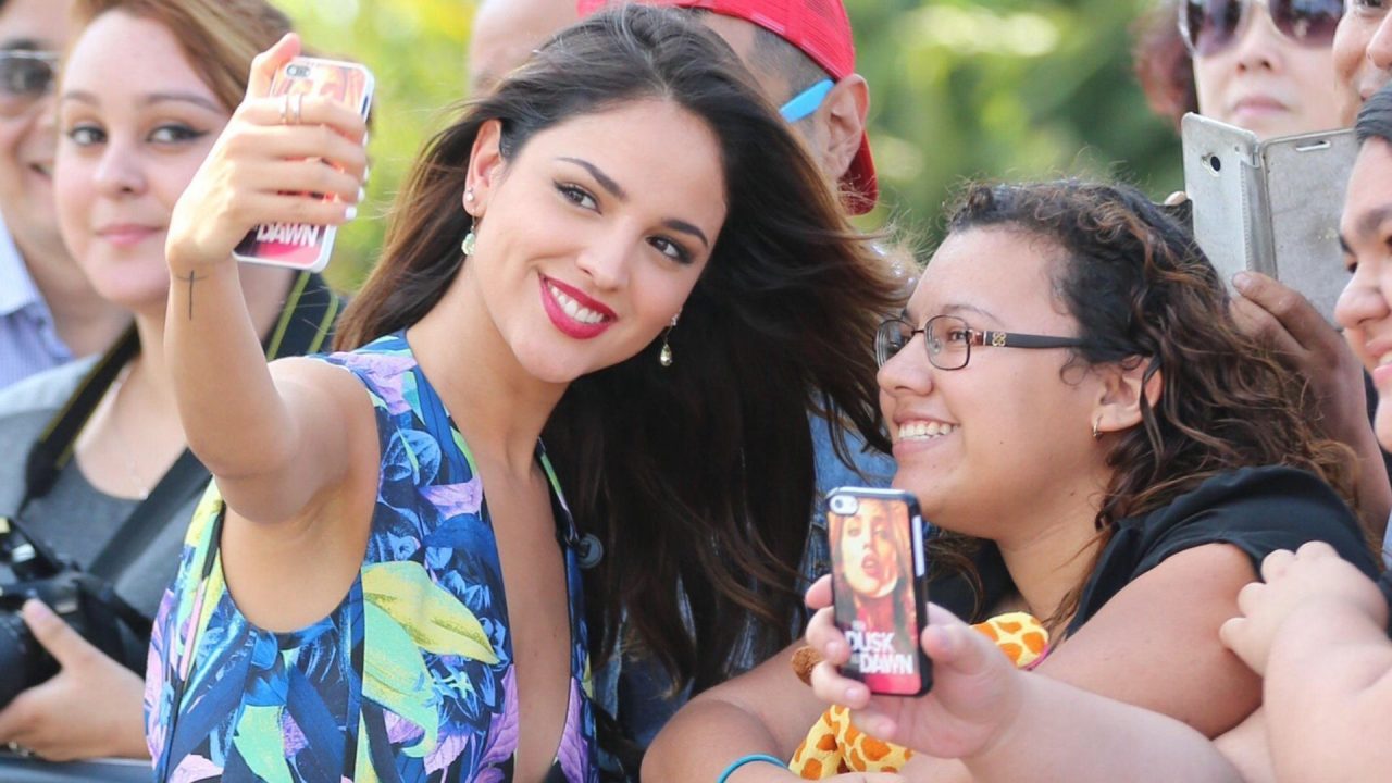 Eiza González Poses For A Selfie With Fans