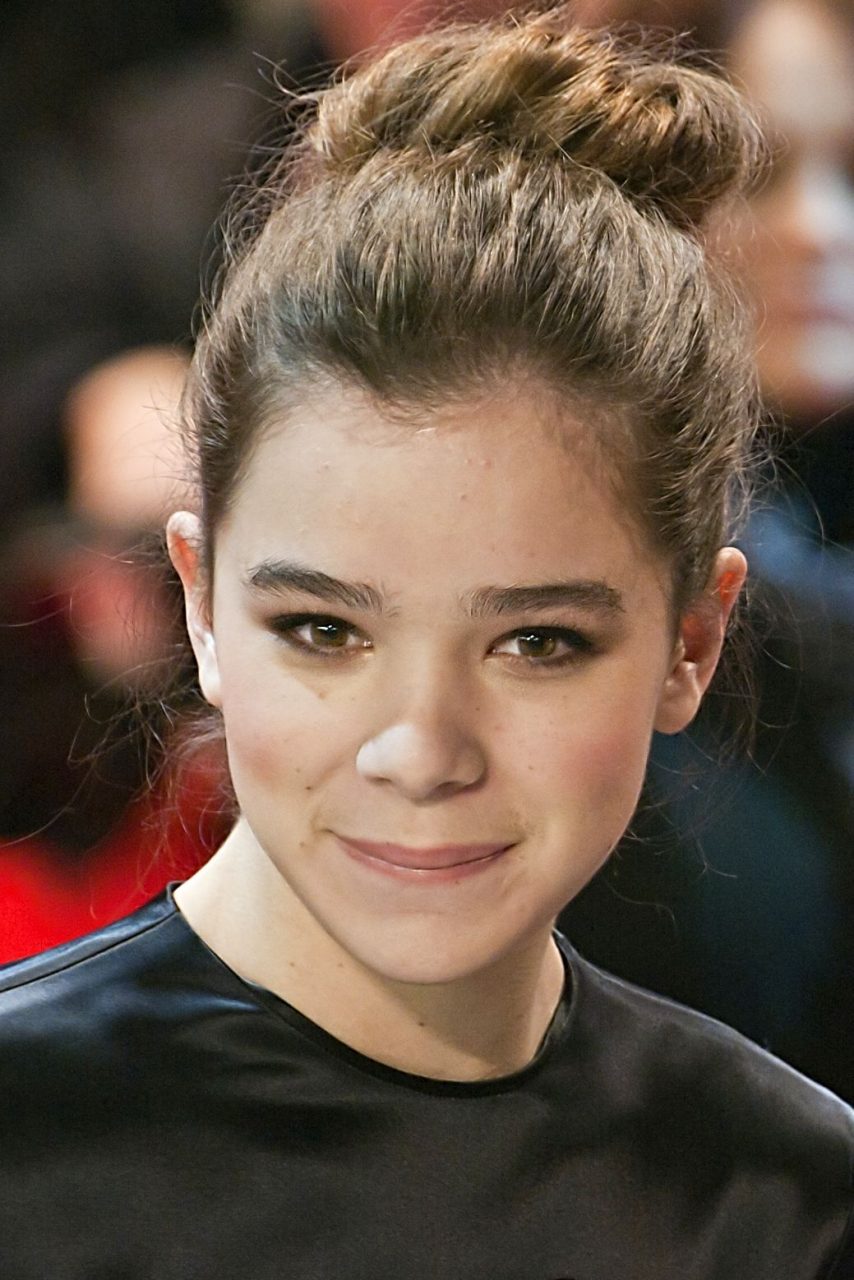 Hailee Steinfeld Cute Smile Picture