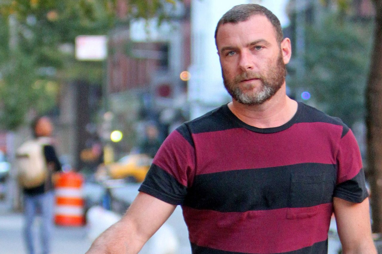 Cool Pics Of Liev Schreiber In T Shirt