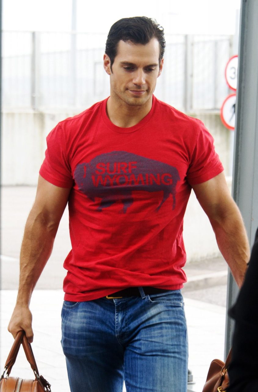 Henry Cavill Looks Hot In A Tight Red T Shirt