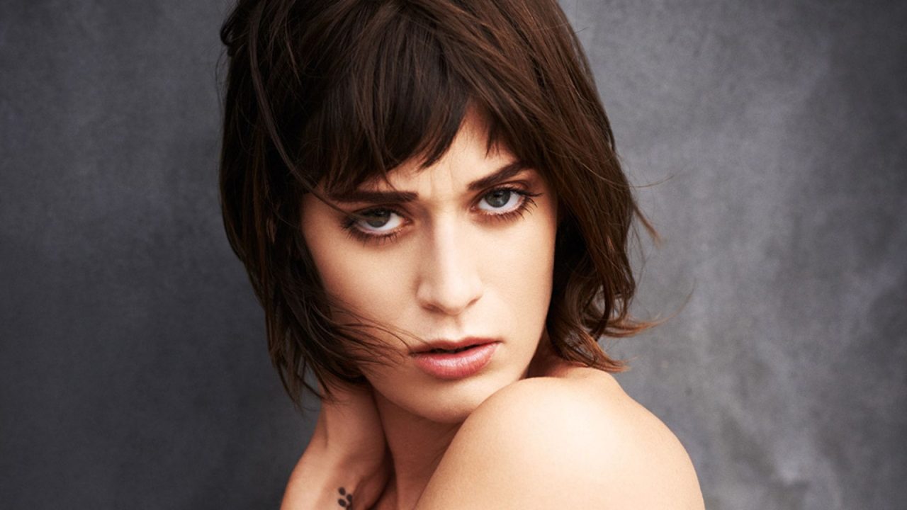 Hot And Spicy Hd Wallpaper Of Lizzy Caplan