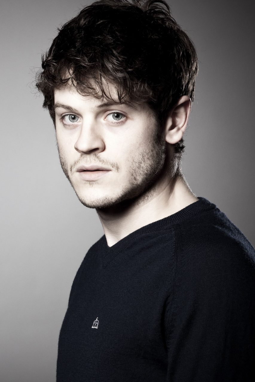 Hot Young Iwan Rheon Photos