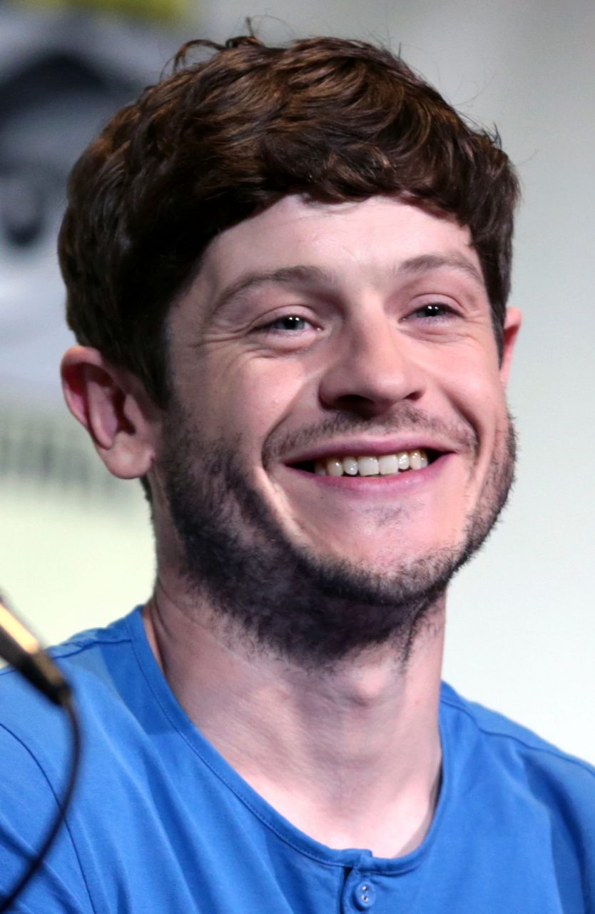 Iwan Rheon Smile Photos