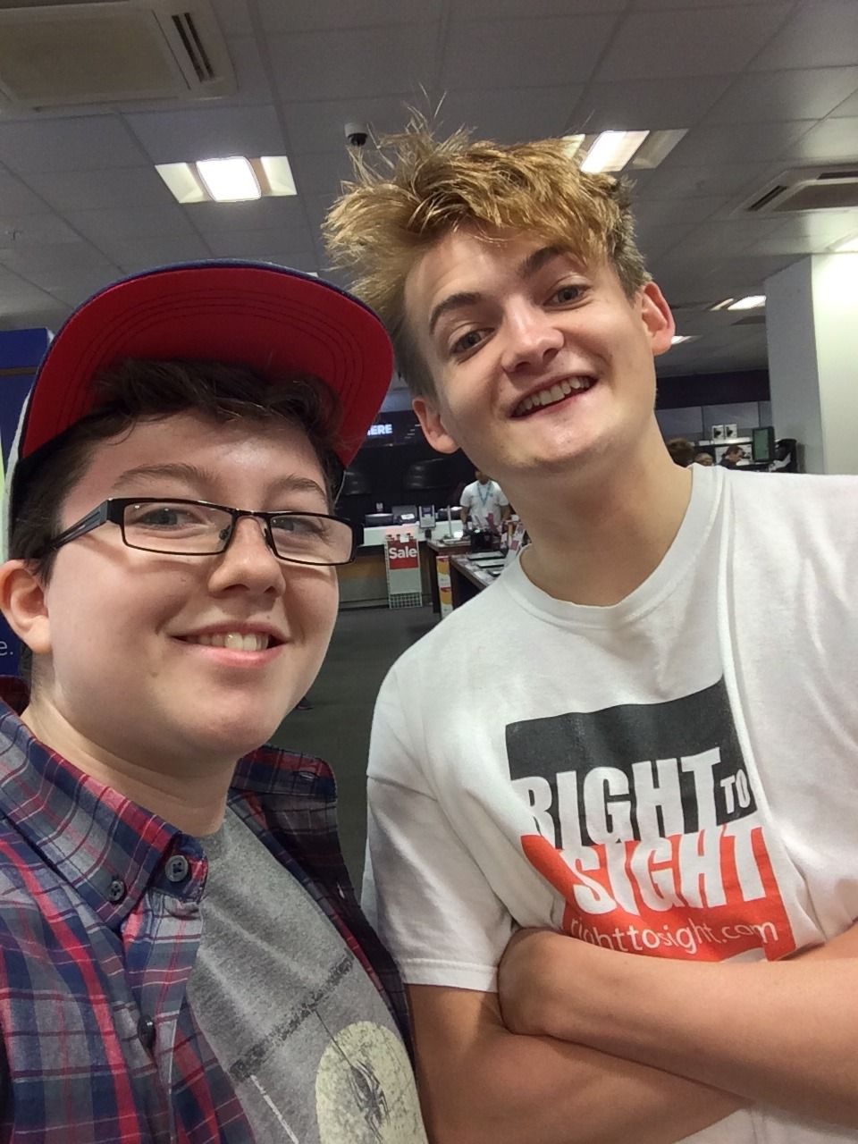 Jack Gleeson Selfie Pose With Fan