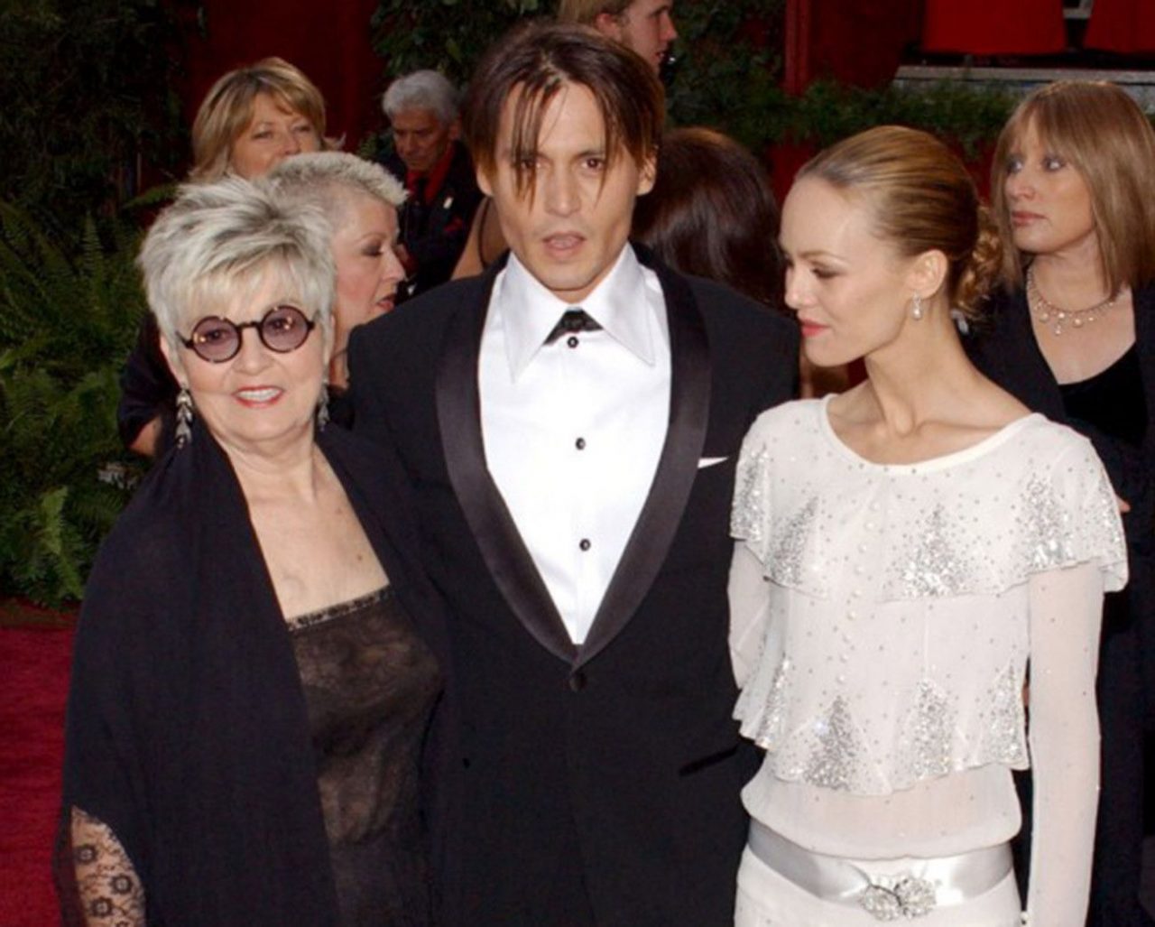 Johnny Depp With His Mom Betty Depp And Venessa Paradis