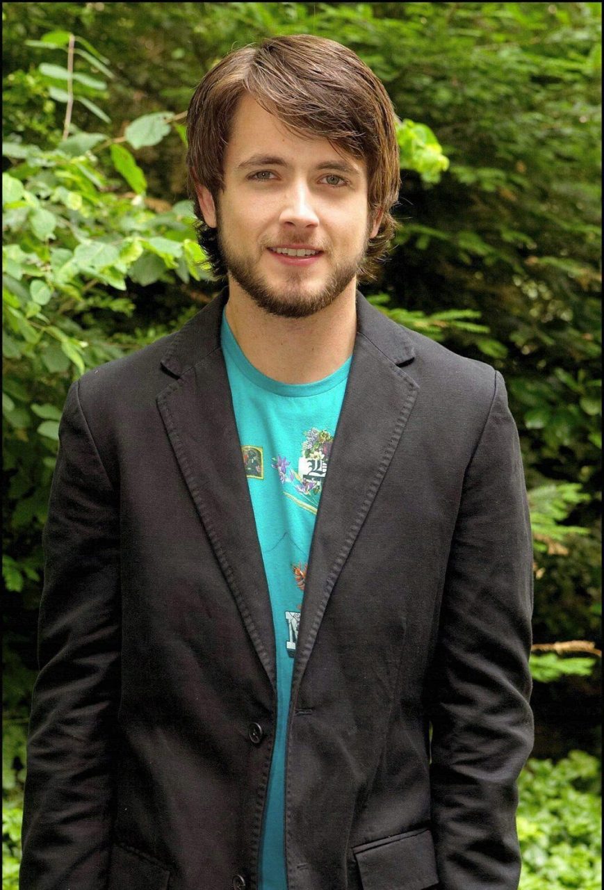 Most Beautiful Photos Of Justin Chatwin