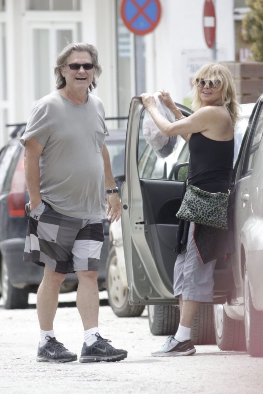 Recent Pics Of Kurt Russell Shopping With Goldie Hawn