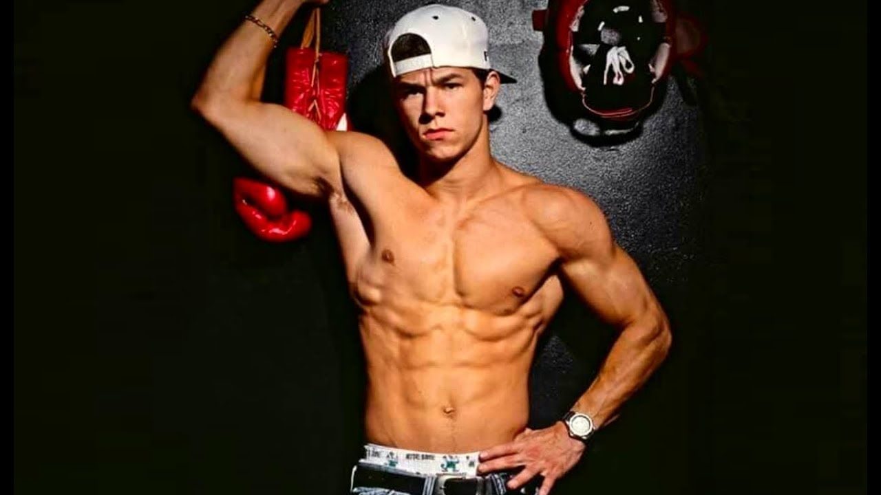 Young Hot Mark Wahlberg Showed Off His Muscle Body